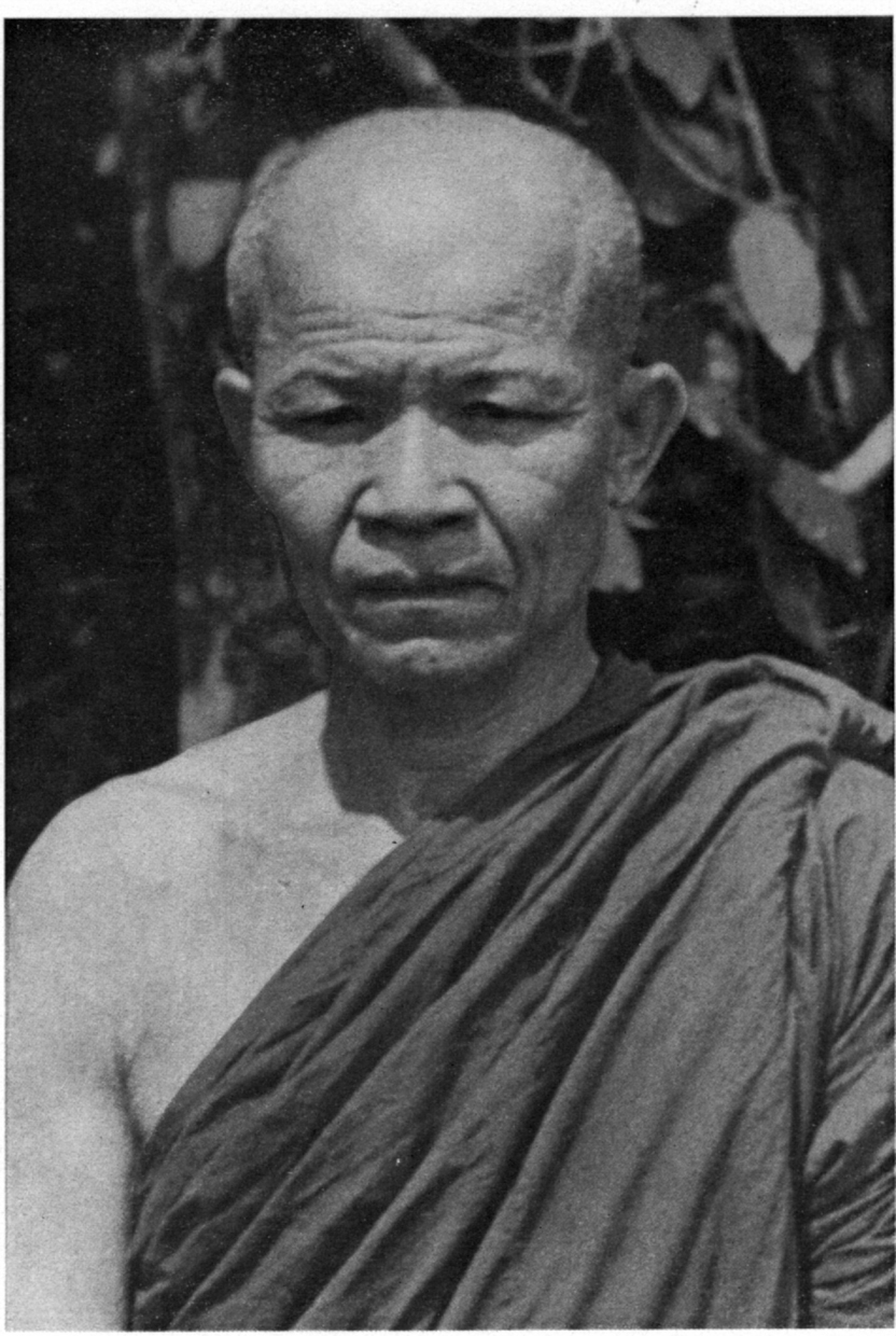 Early pictures of Luangta Maha Bua - Pictures of Ajahn Maha Bua