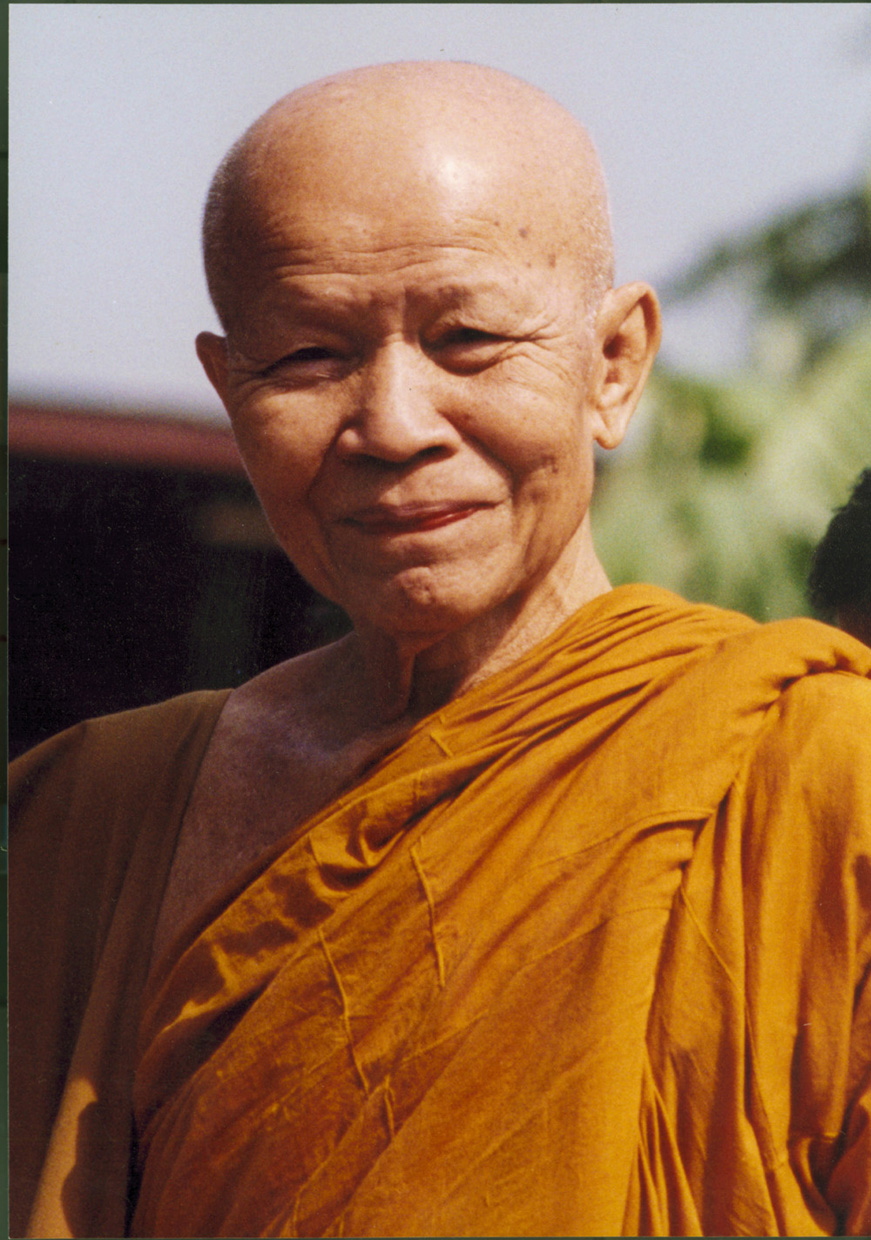 Luangta Maha Bua in close-up - Pictures of Ajahn Maha Bua